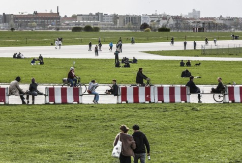 Visitors at Tempelhofer Feld, Berlin, 01.04.2024., Berlin, Berlin, Germany, Europe