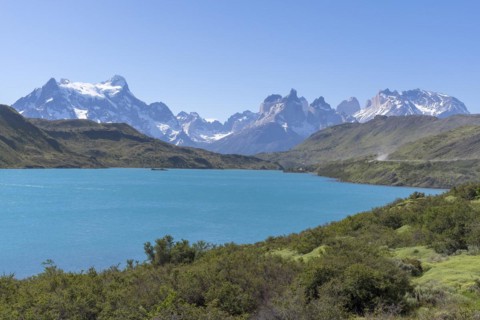 Lago Pehoe, mountain range of the Andes, Torres del Paine National Park, Parque Nacional Torres del