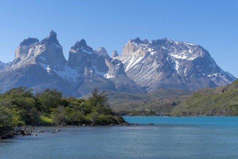 Lago Pehoe, mountain range of the Andes, Torres del Paine National Park, Parque Nacional Torres del