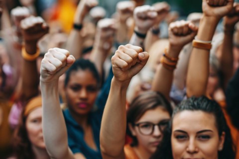 Young women with raised fists. KI generiert, generiert, AI generated
