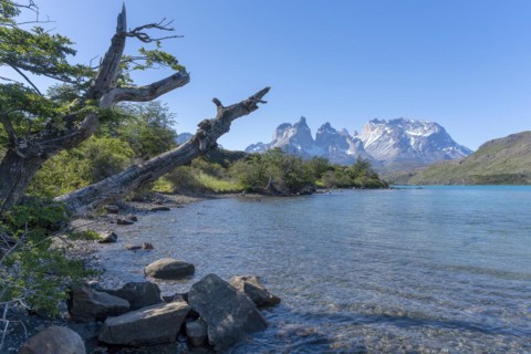 Lago Pehoe, mountain range of the Andes, Torres del Paine National Park, Parque Nacional Torres del