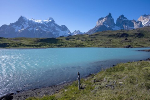 Lago Pehoe, mountain range of the Andes, Torres del Paine National Park, Parque Nacional Torres del