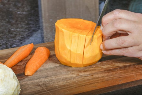 South German cuisine, butternut squash, butternut pumpkin, pumpkin cutting, preparation of oven