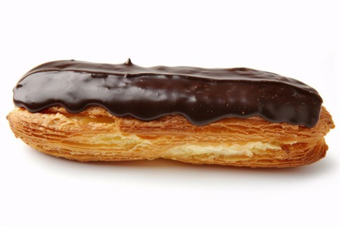 Chocolate eclair pastry on white background. KI generiert, generiert, AI generated