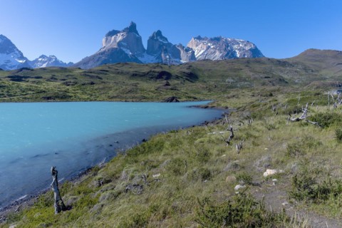 Lago Pehoe, mountain range of the Andes, Torres del Paine National Park, Parque Nacional Torres del