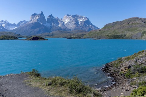 Lago Pehoe, mountain range of the Andes, Torres del Paine National Park, Parque Nacional Torres del