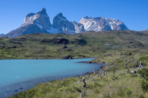 Lago Pehoe, mountain range of the Andes, Torres del Paine National Park, Parque Nacional Torres del