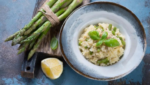 A plate of risotto with green asparagus on a dark blue background, Risotto with green asparagus, KI
