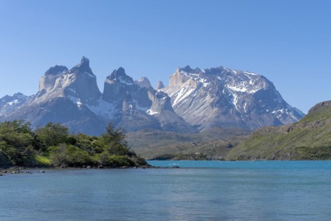 Lago Pehoe, mountain range of the Andes, Torres del Paine National Park, Parque Nacional Torres del
