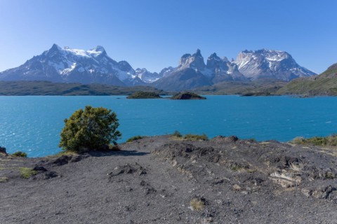 Lago Pehoe, mountain range of the Andes, Torres del Paine National Park, Parque Nacional Torres del