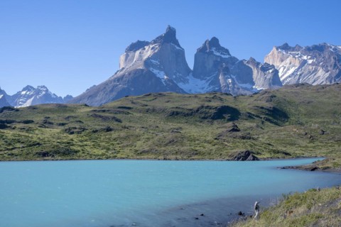 Lago Pehoe, mountain range of the Andes, Torres del Paine National Park, Parque Nacional Torres del