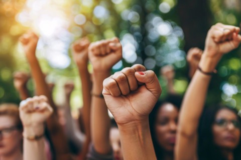 Women with raised fists. KI generiert, generiert, AI generated