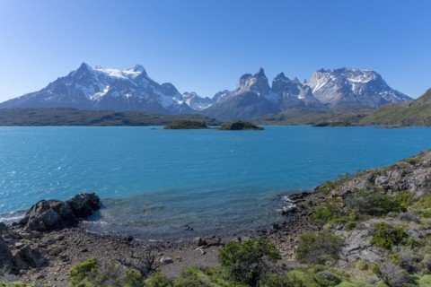 Lago Pehoe, mountain range of the Andes, Torres del Paine National Park, Parque Nacional Torres del