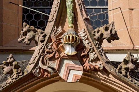 Coat of arms of the Lords of Eppstein with helmet and crest of peacock feathers above porch and