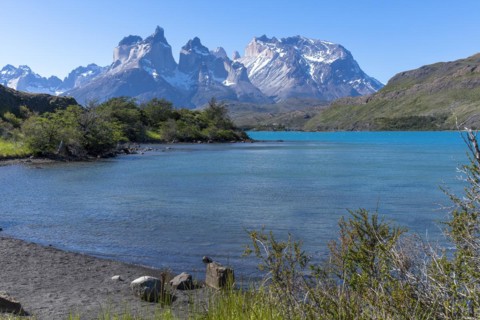 Lago Pehoe, mountain range of the Andes, Torres del Paine National Park, Parque Nacional Torres del