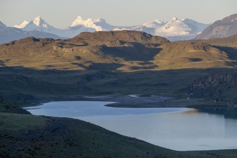 Andes mountain range, morning light, Torres del Paine National Park, Parque Nacional Torres del