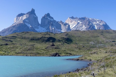 Lago Pehoe, mountain range of the Andes, Torres del Paine National Park, Parque Nacional Torres del