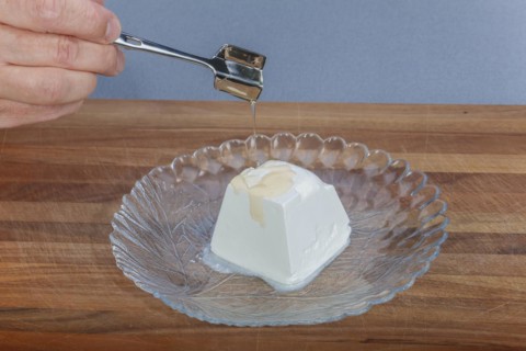 South German cuisine, preparation of oven vegetables, goat's cheese, drizzle cream cheese with