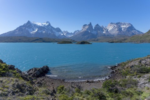 Lago Pehoe, mountain range of the Andes, Torres del Paine National Park, Parque Nacional Torres del