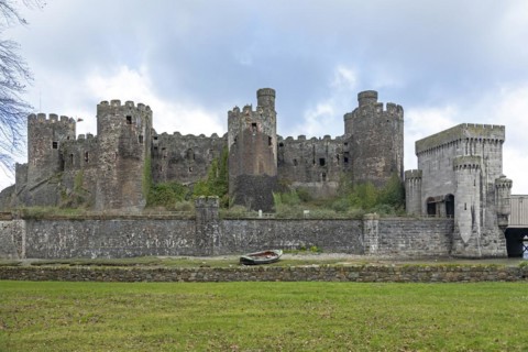 Castle, fishing boat, Conwy, Wales, Great Britain