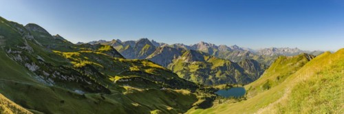 Mountain panorama from Zeigersattel to Seealpsee, on the left Hoefats 2259m, Allgaeu Alps, Allgaeu,