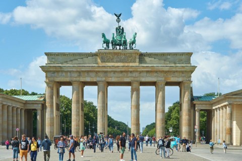 06.07.2020, Germany, Berlin, Strasse des 17. Juni, View of the Brandenburg Gate in west direction,
