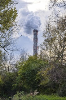 Symbolic image, emission of gases from the chimney of an industrial plant into the environment