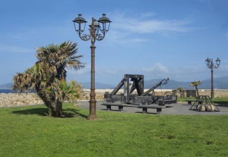 Medieval catapult at fortress wall of Alghero, Sardinia, Italy, Mediterranean, Southern Europe,
