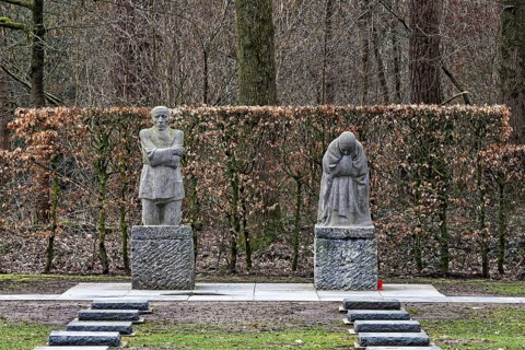 Figure group Mourning Parents by Kaethe Kollwitz, Vladslo military cemetery, Belgium, Europe