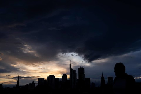 Dense clouds pass over the Frankfurt banking skyline in the evening, Floesserbruecke, Frankfurt am