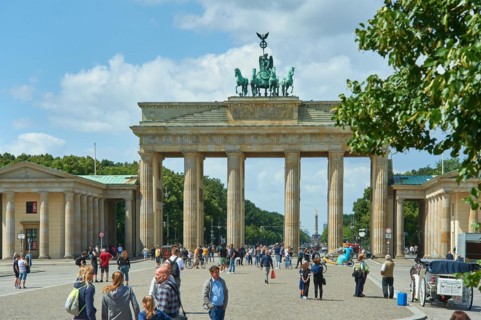 06.07.2020, Germany, Berlin, Strasse des 17. Juni, View of the Brandenburg Gate in west direction,