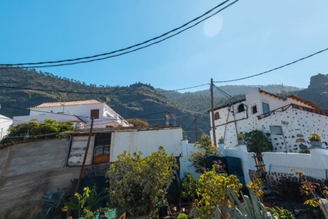 Houses on El Risco on the way up to Charco Azul in the Podemos to Agaete in Gran Canaria, Canary