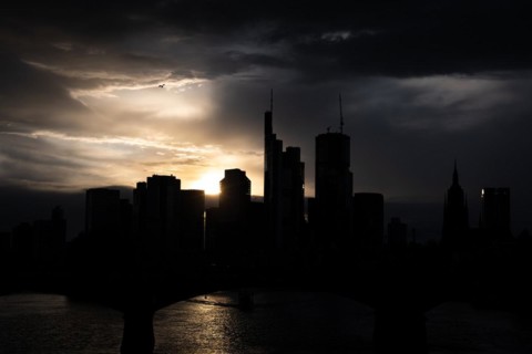 Dense clouds pass over the Frankfurt banking skyline in the evening, Floesserbruecke, Frankfurt am