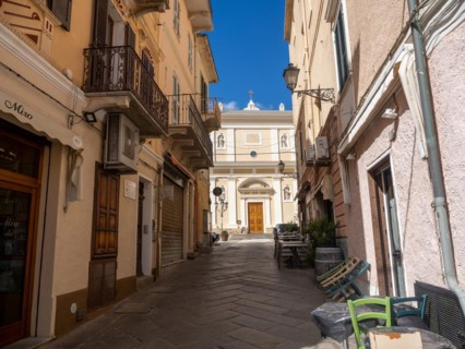Alley in the old town centre, behind the church of Santa Maria Maddalenal, Maddalena, Isola La