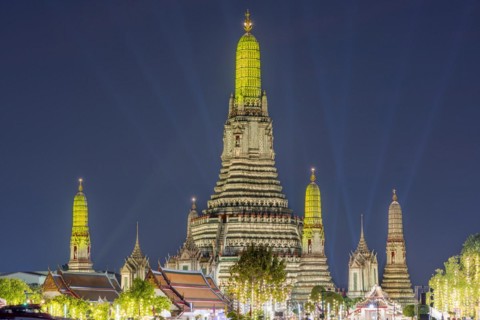 Festive lighting on New Year's Eve at Wat Arun, Temple of Dawn, Bangkok, Thailand, Asia