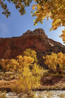 Fremont River and Pectols Pyramid, Capitol Reef National Park, Utah, USA, Capitol Reef National