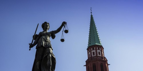 Justitia with scales, Justitia Fountain, Fountain of Justice on the Roemerberg, behind it the