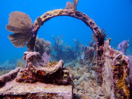 Wreck of the Benwood, overgrown with common sea fan (Gorgonia ventalina) Dive site John Pennekamp
