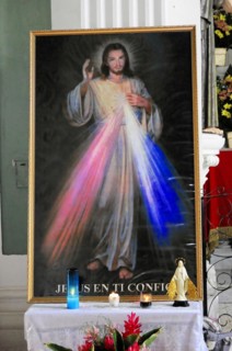 Church Iglesia de Guadalupe, built 1624 -1626, Granada, Nicaragua, painting of Jesus with the