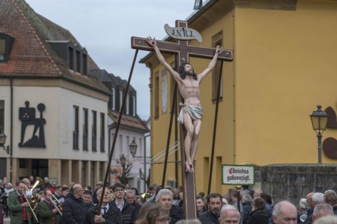 Historic Good Friday procession for 350 years with life-size wood-carved figures from the 18th