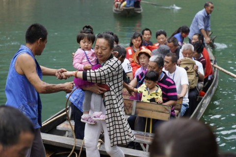 Special boats for the side arms of the Yangtze, for the tourists of the river cruise ships,