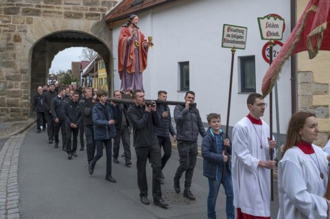 Historic Good Friday procession for 350 years with life-size wood-carved figures from the 18th