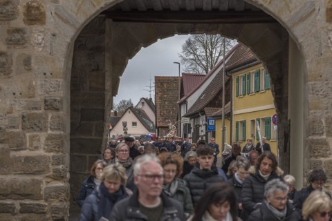 Historic Good Friday procession for 350 years with life-size wood-carved figures from the 18th