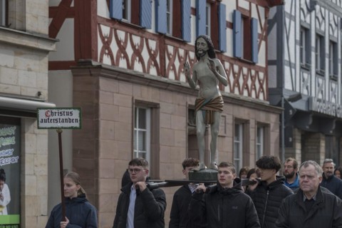 Historic Good Friday procession for 350 years with life-size wood-carved figures from the 18th