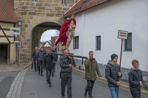 Historic Good Friday procession for 350 years with life-size wood-carved figures from the 18th