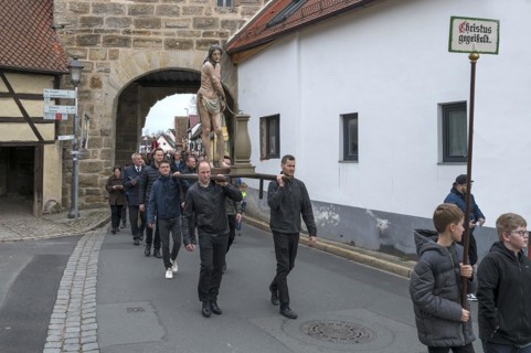 Historic Good Friday procession for 350 years with life-size wood-carved figures from the 18th