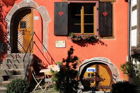 Kaysersberg, Alsace Wine Route, Alsace, Departement Haut-Rhin, France, Europe, View of a cosy house