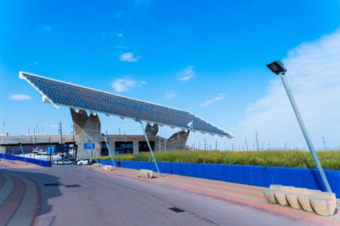 The photovoltaic pergola in the Forum district, a sail the size of a football pitch made of solar