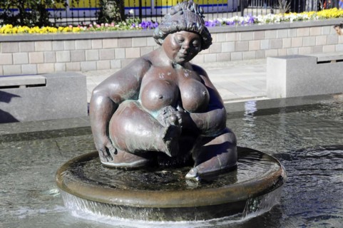 Wilhelmine fountain figure, landmark of Westerland, Westerland, Sylt, sculpture of a woman in a