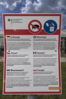 Warning sign of the Federal Government for nutrition against discarded food at car parks on the A 9